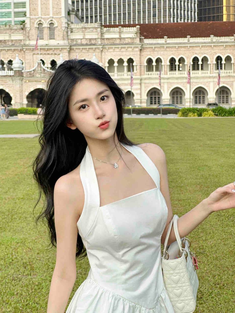 AgADH7wxG8ty6Vc.jpg