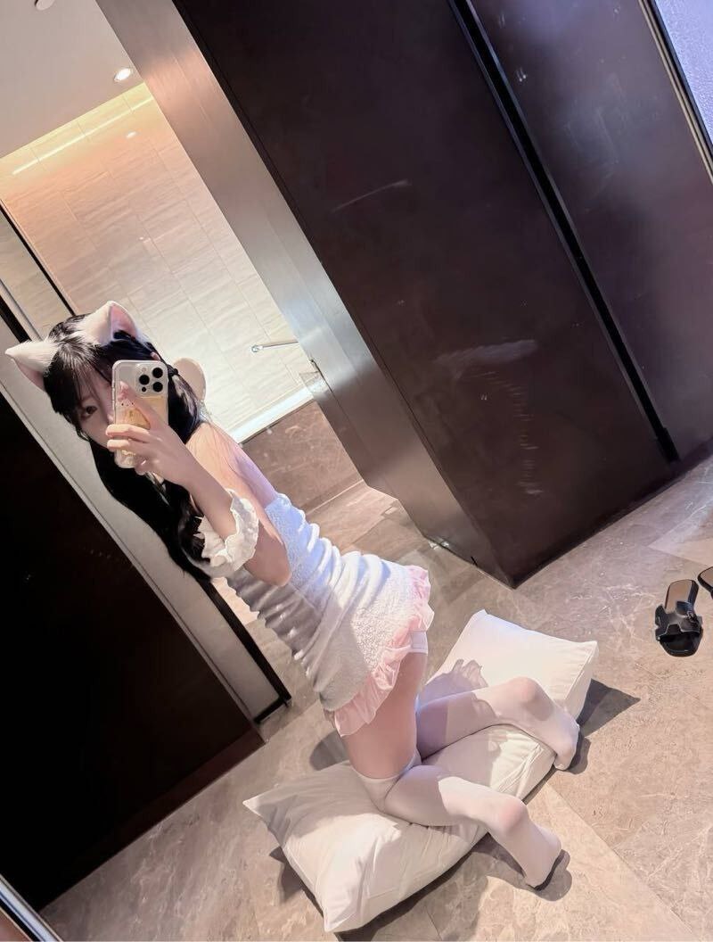 AgAEyzEb9204Ug.jpg